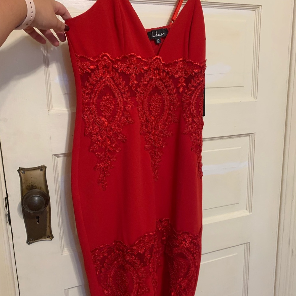 BRAND NEW and NEVER WORN formal red dress. Shipping not included.